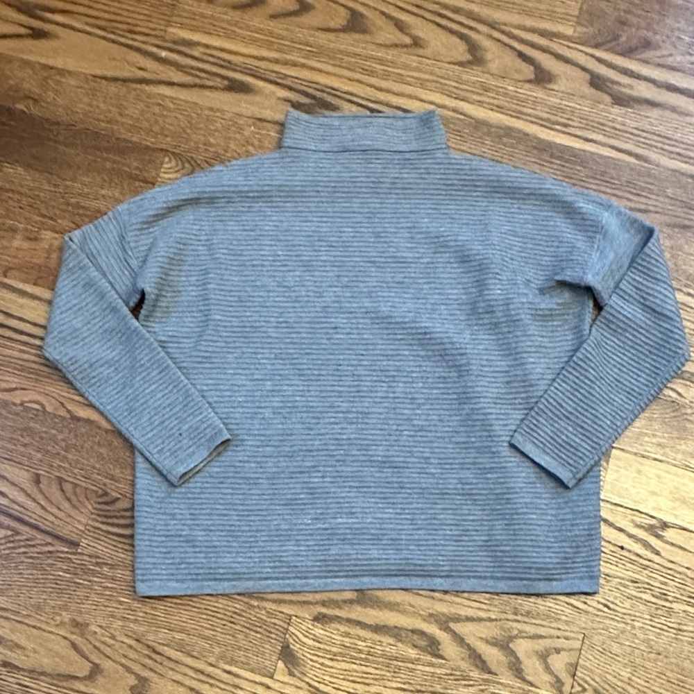 GUC French Connection Gray Ribbed Knit Sweater